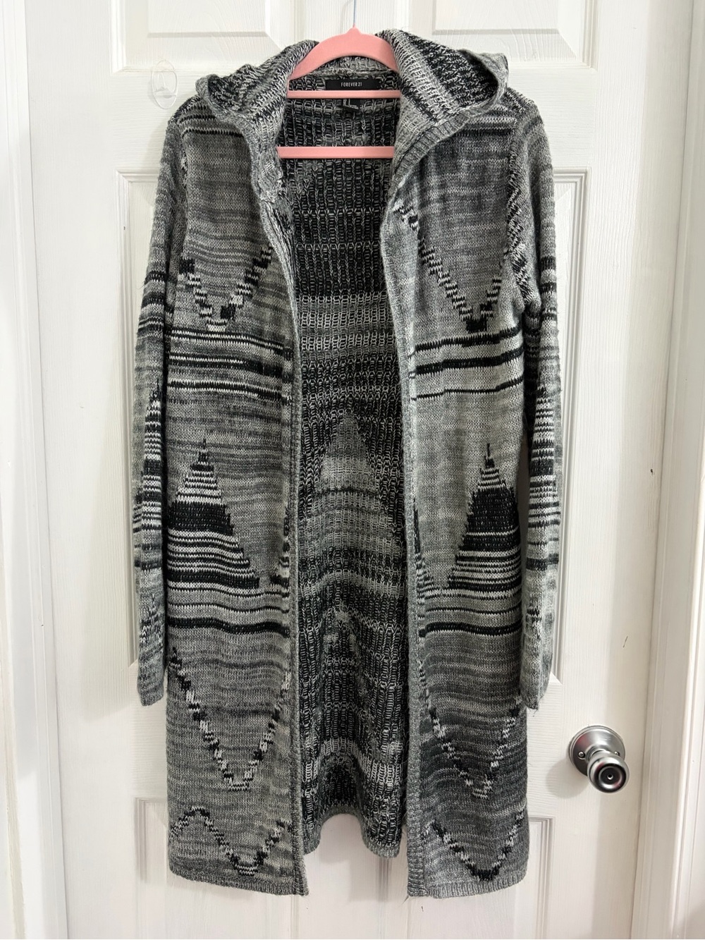 Three-Pieces Women’s Patterned Cardigans. Size small. - Picture 6 of 12